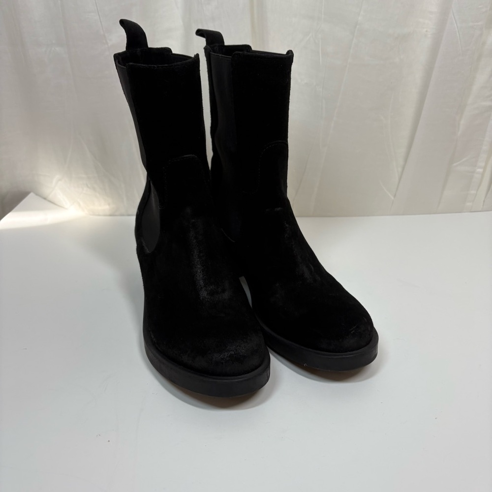 Emanuele Crasto Black Distressed Suede Chelsea Boots 
Size 8 Unworn‎